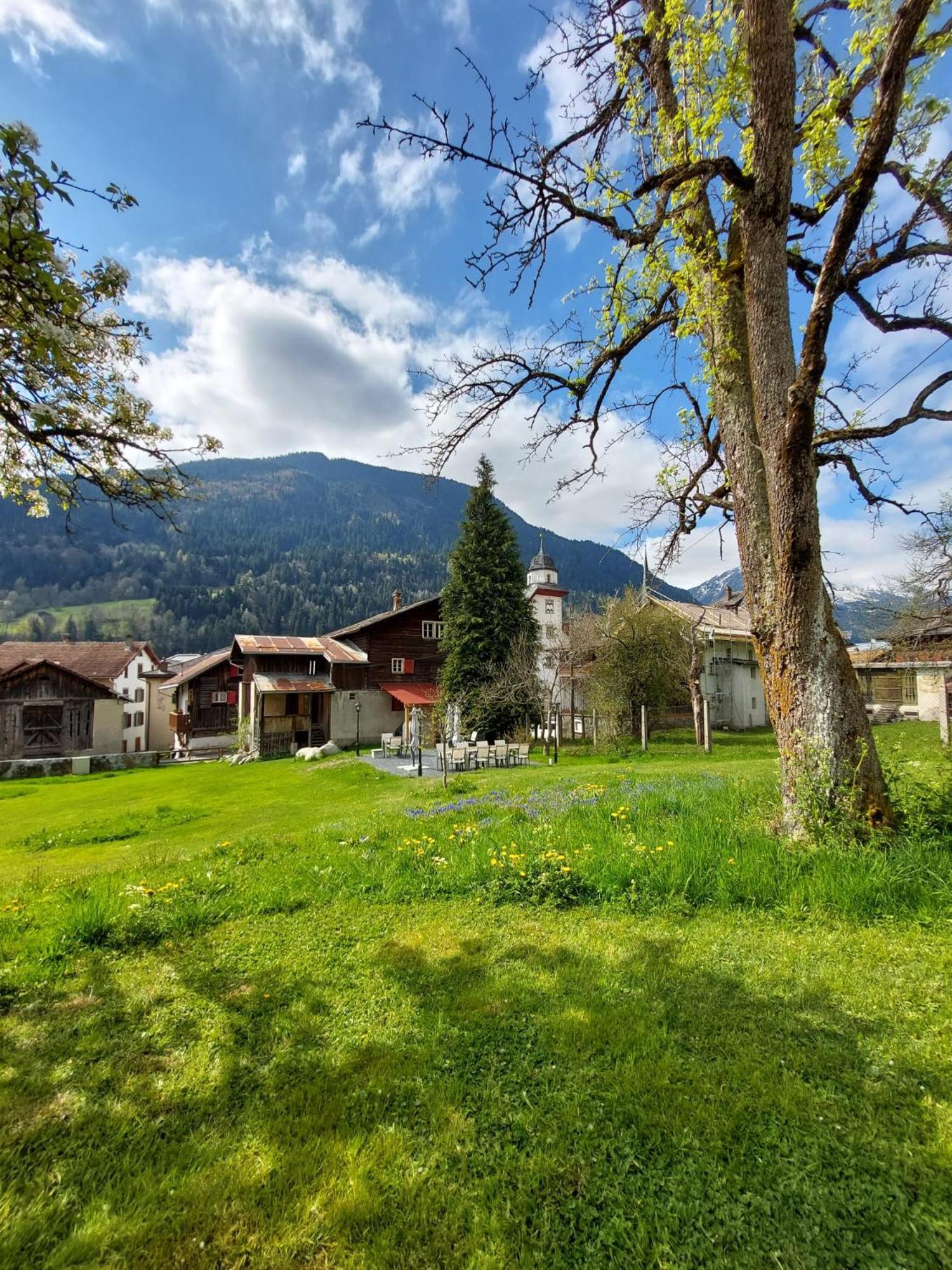 Casa Toedi Restaurant Hotel Trun Экстерьер фото